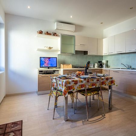 Casa Matisse Apartment Pianello Del Lario Bagian luar foto